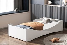 Cargar imagen en el visor de la galería, Cama evolutiva LUNA con barandas 90x190cms.