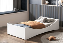 Cargar imagen en el visor de la galería, Cama evolutiva LUNA con barandas 90x190cms.