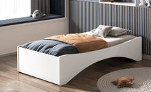 Cargar imagen en el visor de la galería, Cama evolutiva LUNA con barandas 90x190cms.