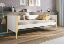 Cargar imagen en el visor de la galería, Cama NOAH 90x190cms. Blanco/madera pino

