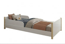 Cargar imagen en el visor de la galería, Cama evolutiva RAVI con barandas 90x190cms.
